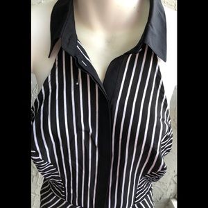 XOXO Tops - NWT XoXo 😘 Black & White Striped halter Top XOXO Tops - NWT XoXo 😘 Black & White Striped halter Top